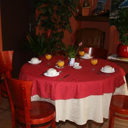 Logis Hotel Restaurant Au Bon Accueil Arvieu 외부 사진