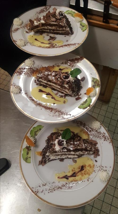 Logis Hotel Restaurant Au Bon Accueil Arvieu 외부 사진