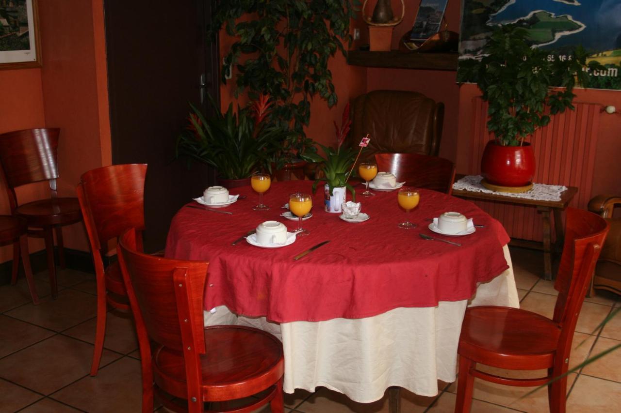 Logis Hotel Restaurant Au Bon Accueil Arvieu 외부 사진