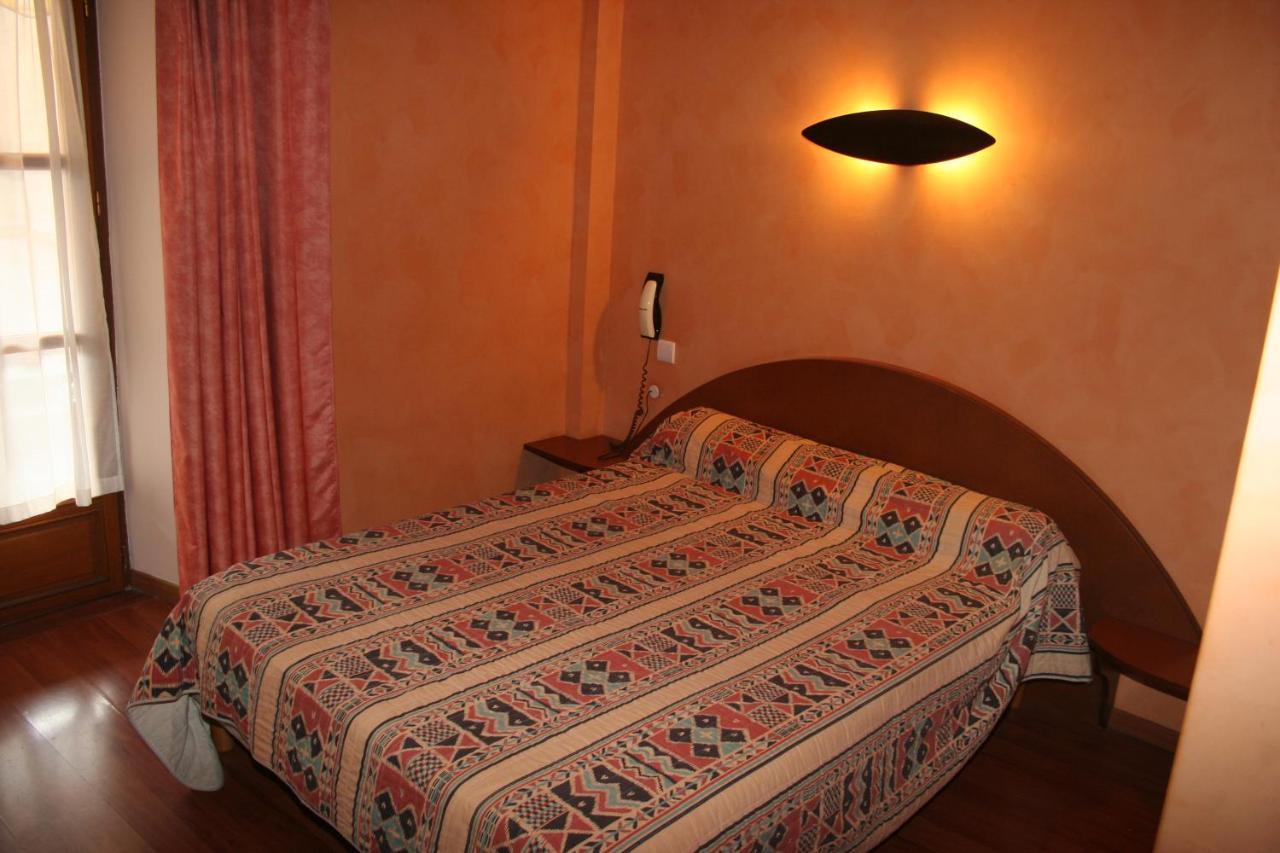 Logis Hotel Restaurant Au Bon Accueil Arvieu 외부 사진